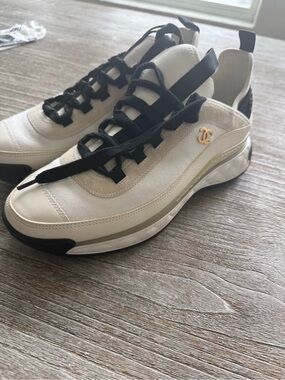 Authentic Chanel Velvet Calfskin Mixed Fibers CC Sneakers 41 Ivory